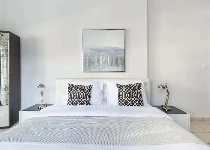 Contemporary 2Br W/ Maid\'S Room At Jvc